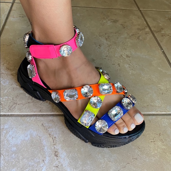 Shoes - Sandalias completamente nuevas!